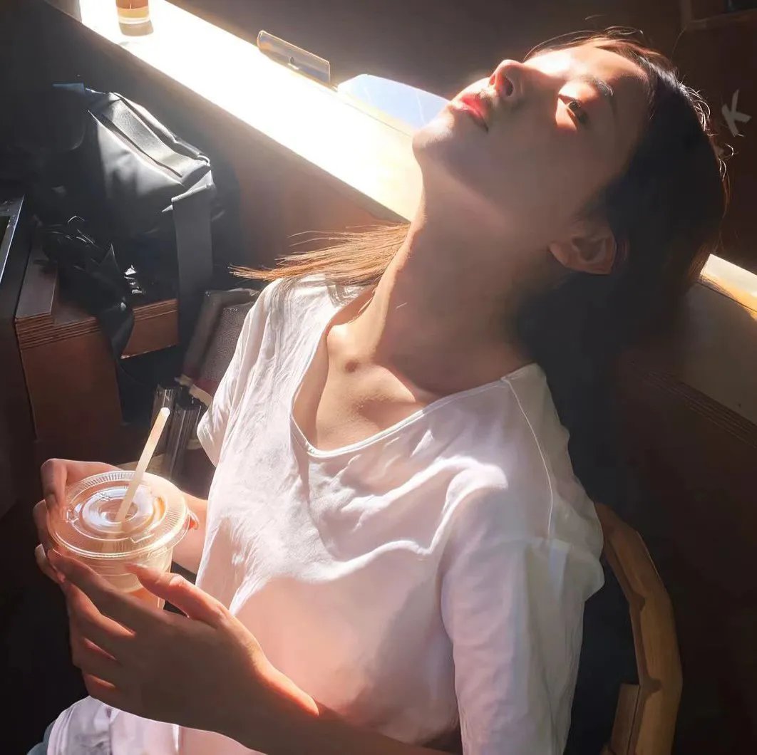 他朝那边走了